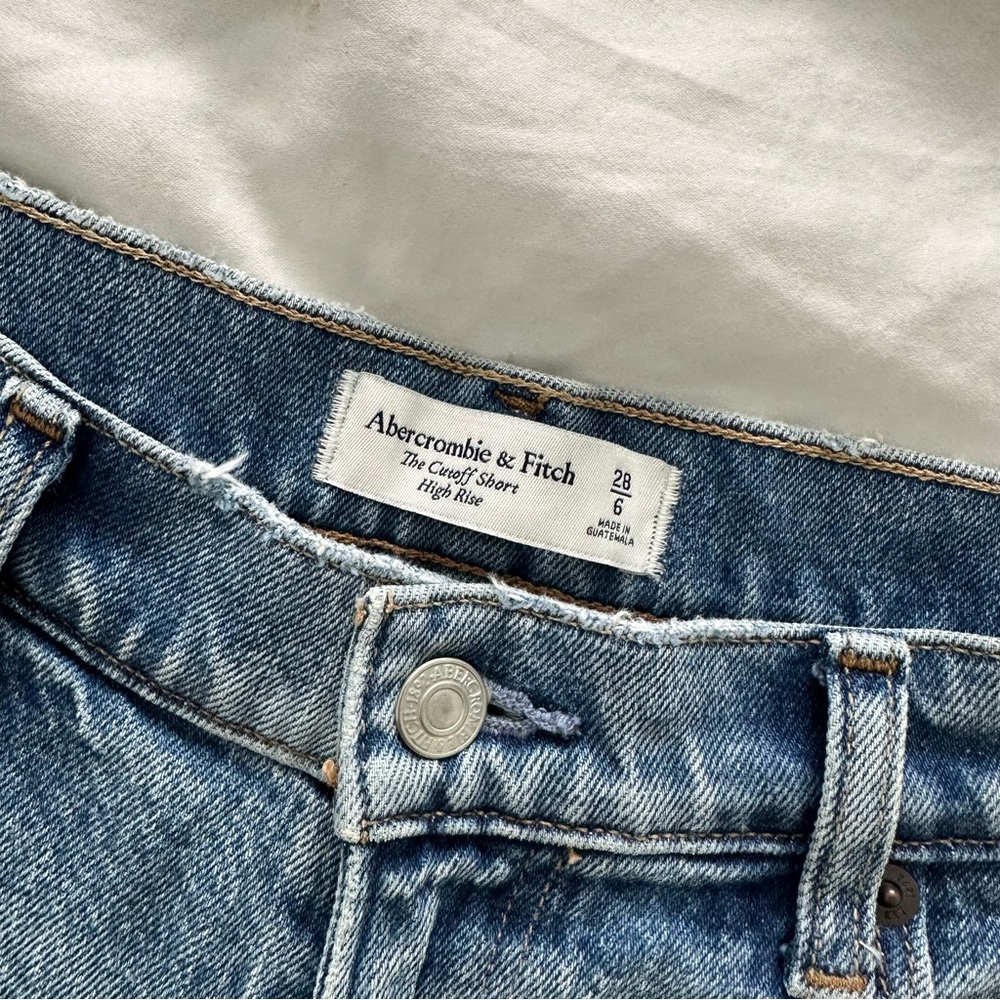 EUC Abercrombie High Rise Cutoff 90s Short - Medium Distressed Denim Wash - Picture 3 of 4